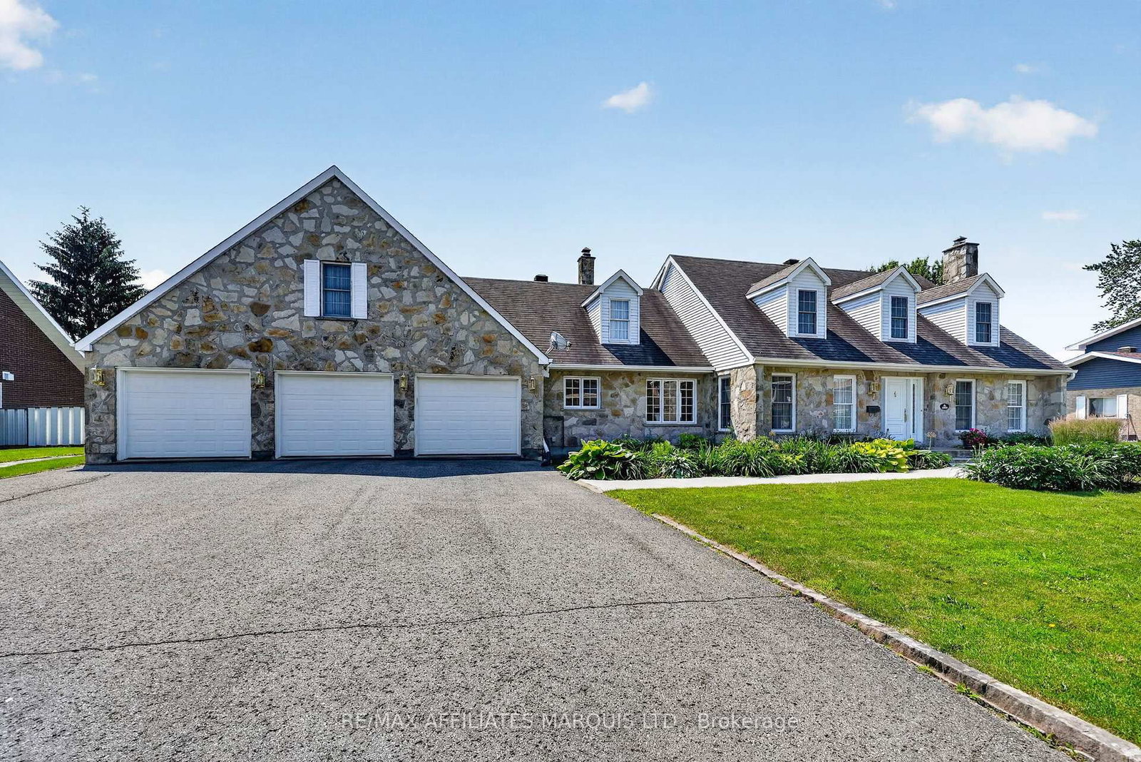 1920 Belvedere Crescent • Cornwall, ON photo 2