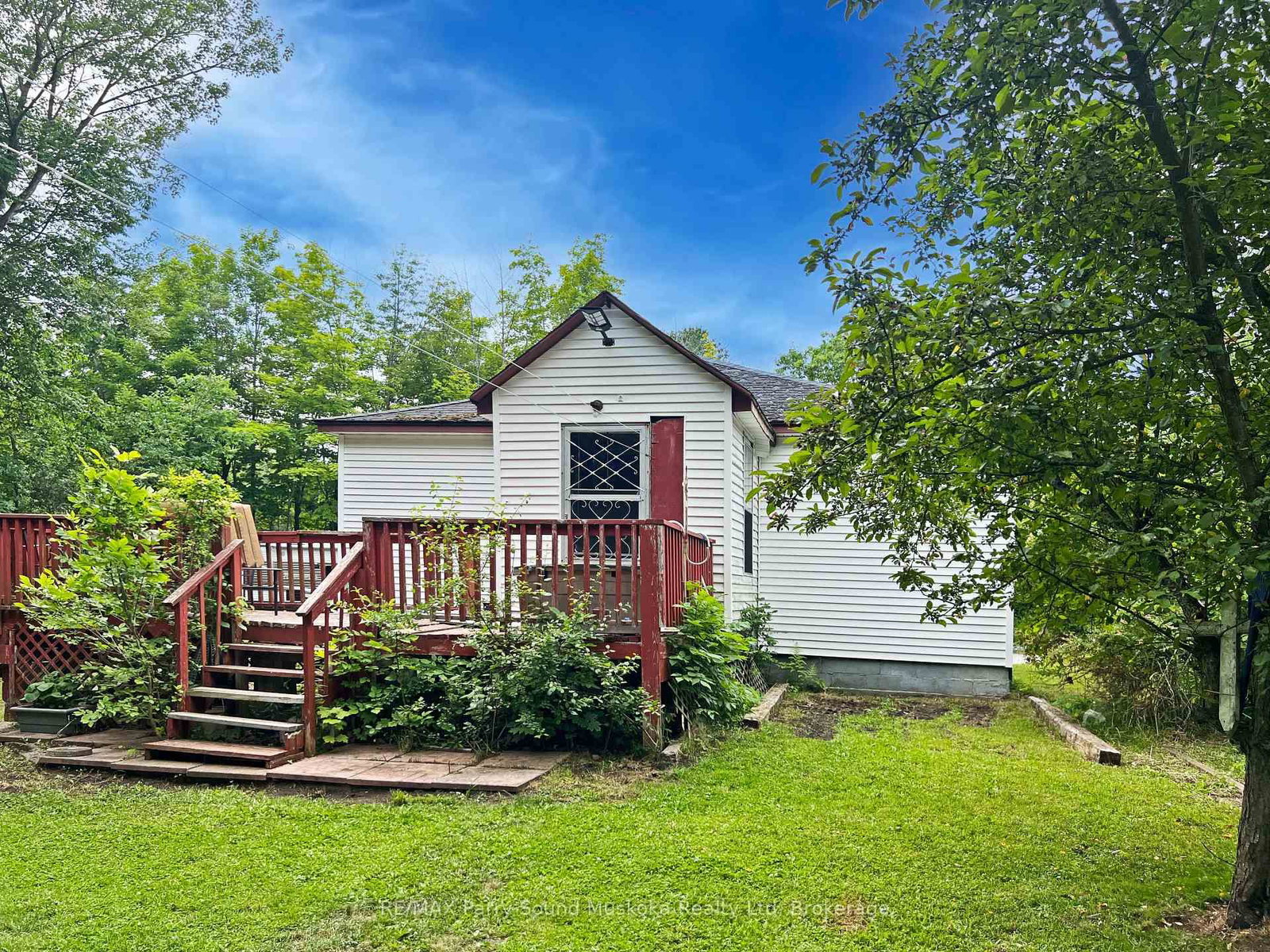 11 Adelaide Street • Parry Sound, ON photo 2