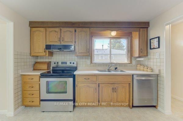 141 Hazelglen Drive • Kitchener, ON photo 14