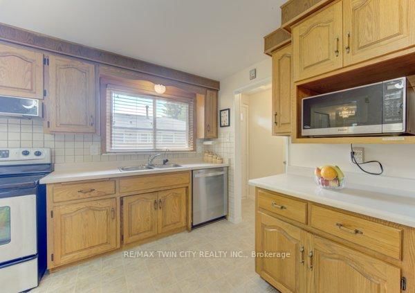 141 Hazelglen Drive • Kitchener, ON photo 16