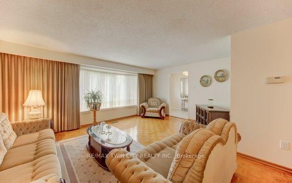 141 Hazelglen Drive • Kitchener, ON photo 9