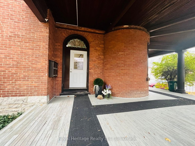 3 - 80 Bridge Street W