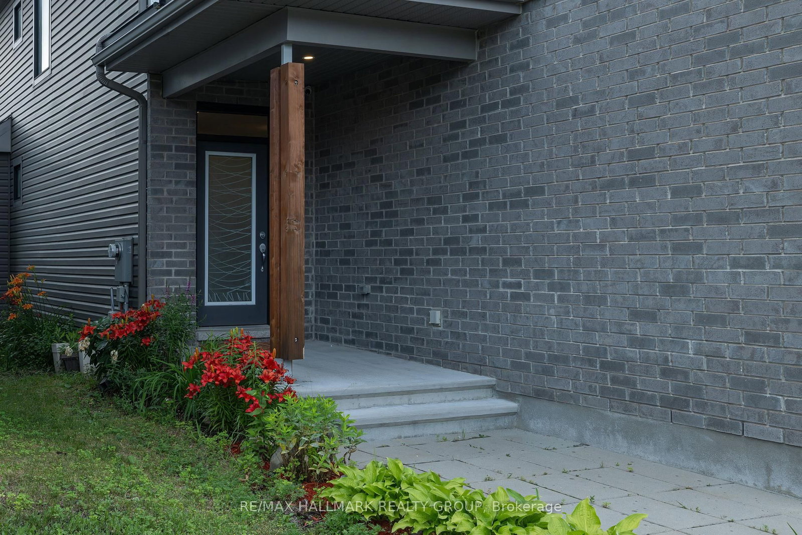 57 Zaatiik Grove • Ottawa, ON photo 7