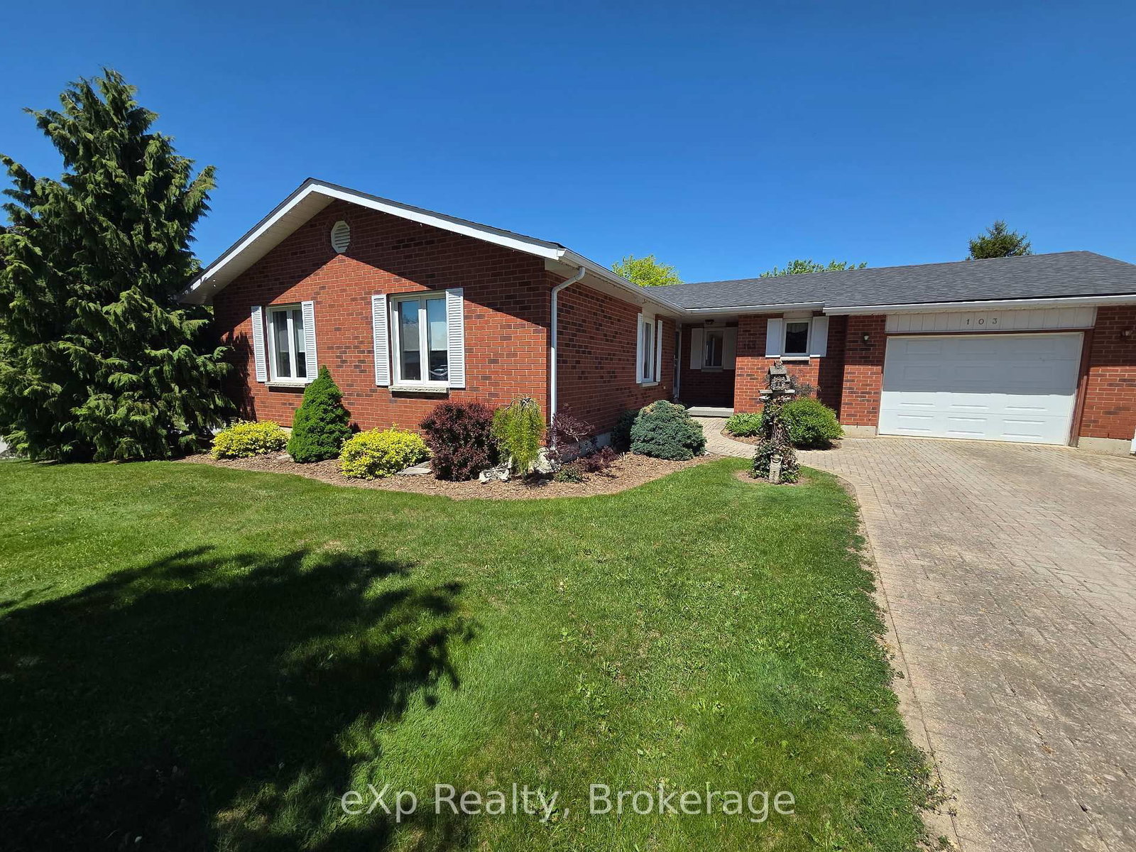 103 Margaret Elizabeth Avenue • Grey Highlands, ON photo 1