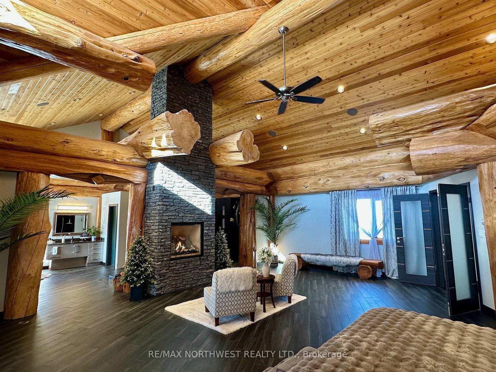 76 MIDDLE LAKE/WINNIPEG RIVER • Kenora, ON photo 19