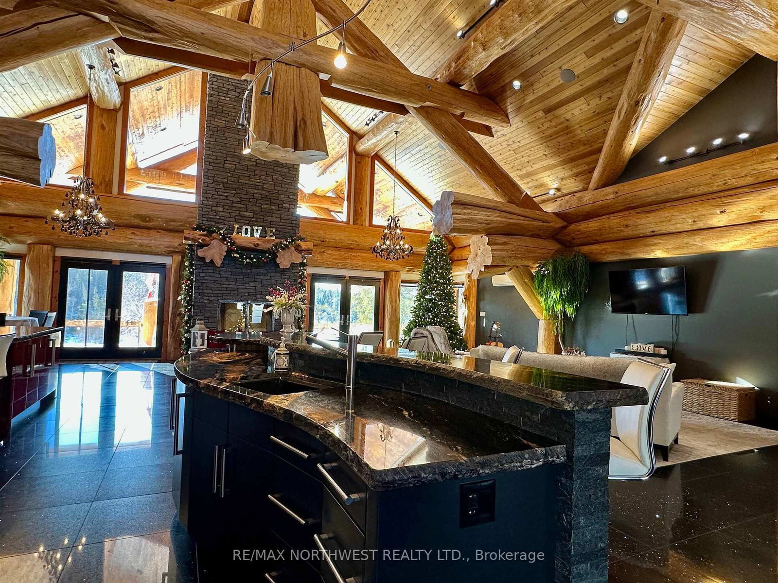 76 MIDDLE LAKE/WINNIPEG RIVER • Kenora, ON photo 7