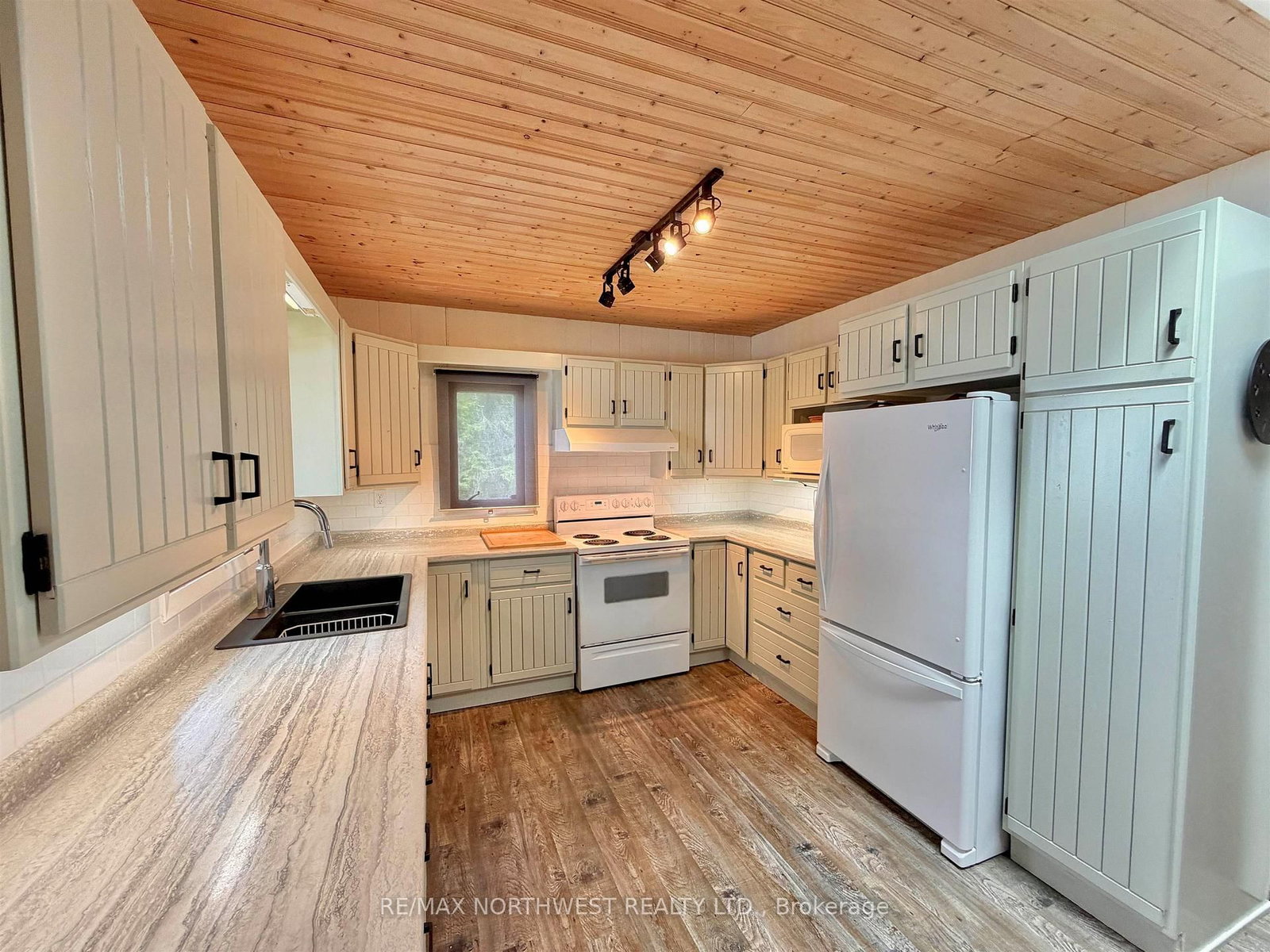 281 Caliper Lake • Sioux Narrows-Nestor Falls, ON photo 10