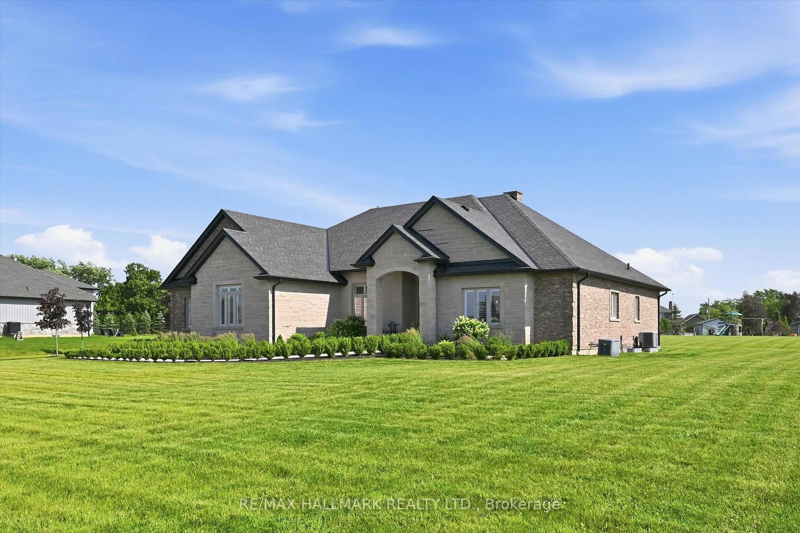 18 Kramer Court • Haldimand, ON photo 2