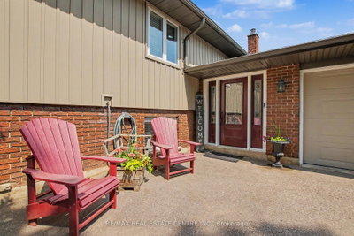 1045 Queens Bush Road