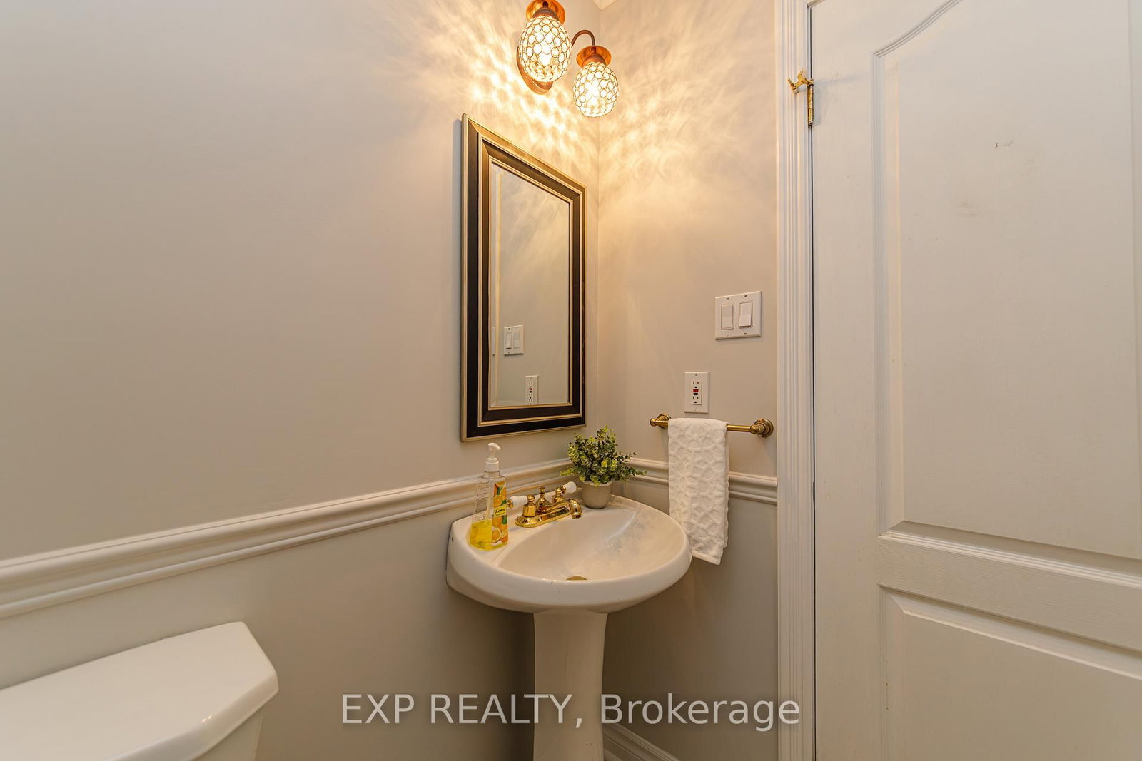 40 Newborough Crescent • Ottawa, ON photo 15