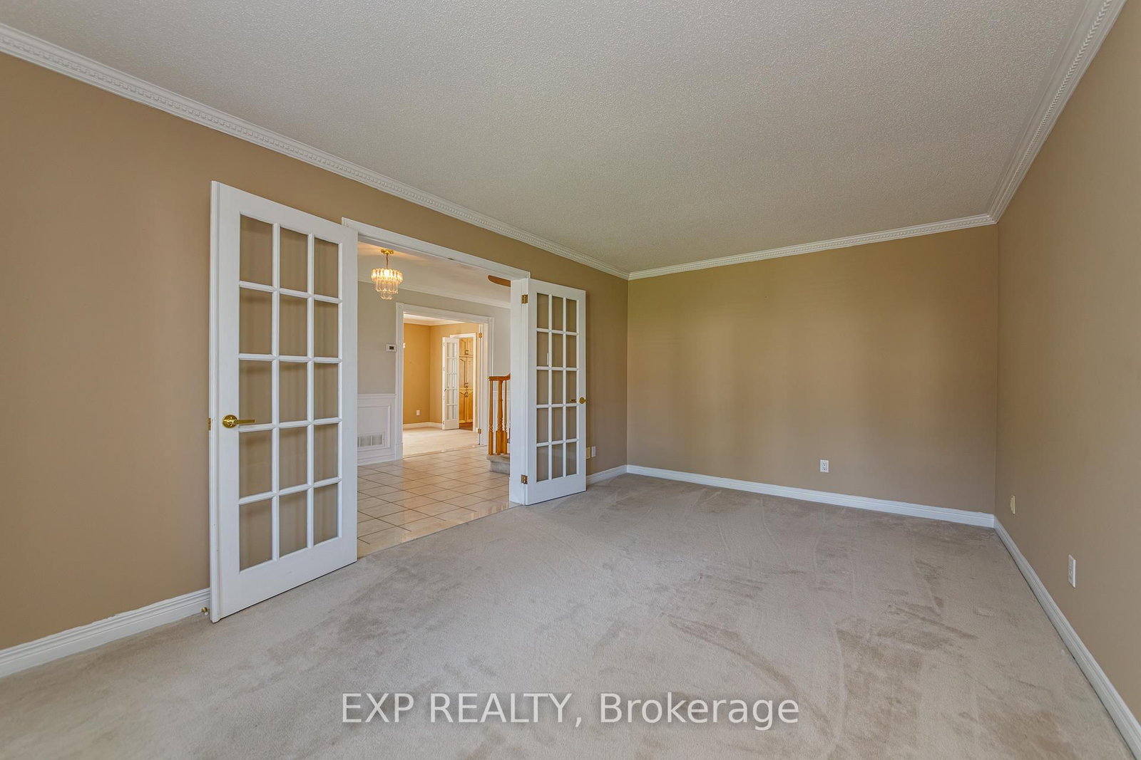 40 Newborough Crescent • Ottawa, ON photo 4