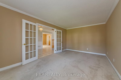40 Newborough Crescent • Ottawa, ON photo 4
