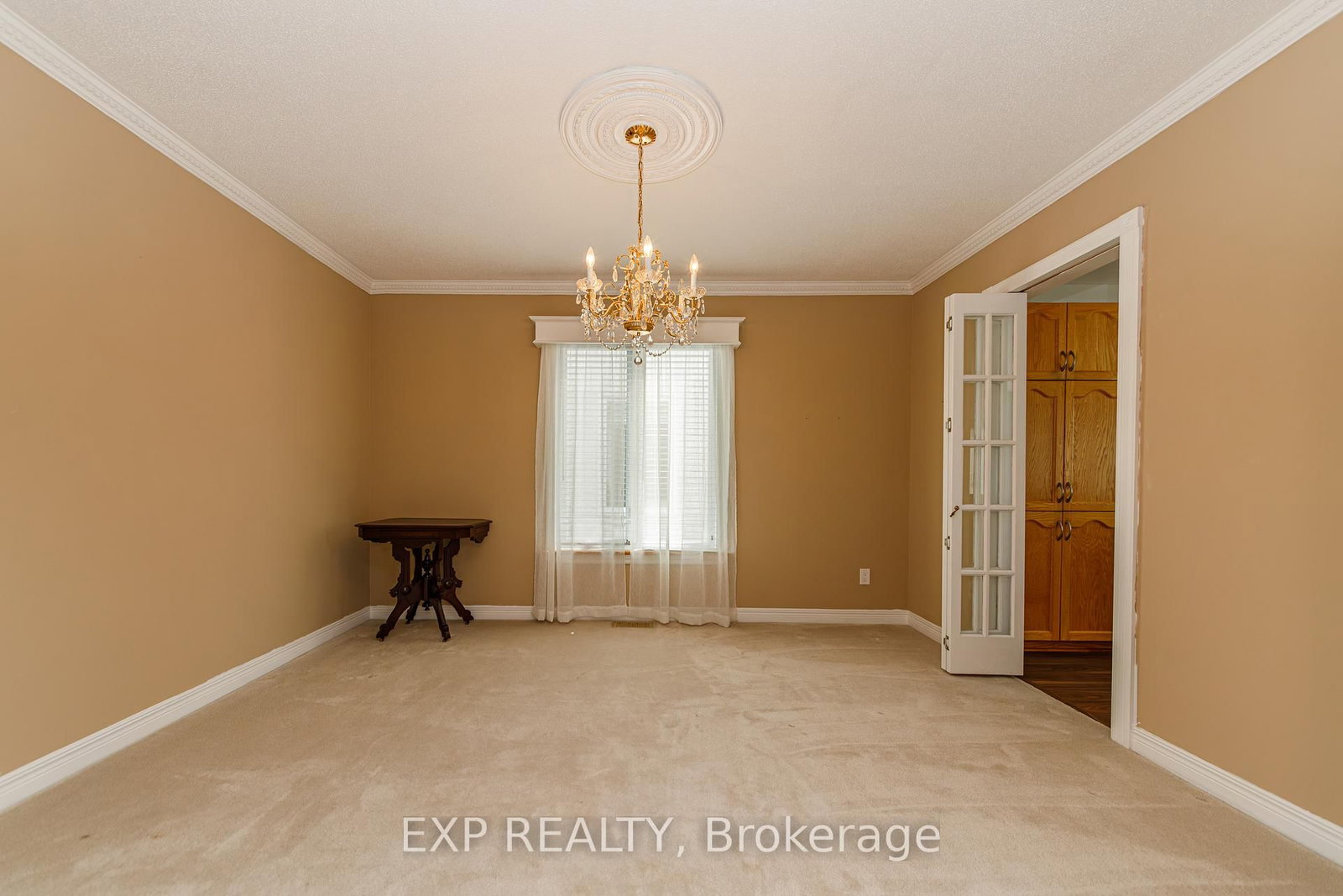 40 Newborough Crescent • Ottawa, ON photo 6