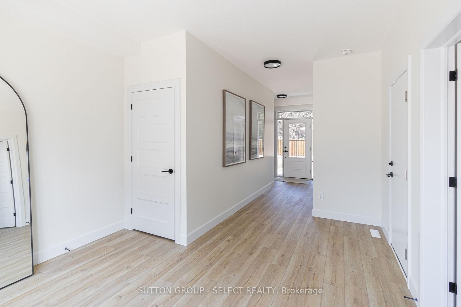 233 Upper Queen Street • #4 • Thames Centre, ON photo 3