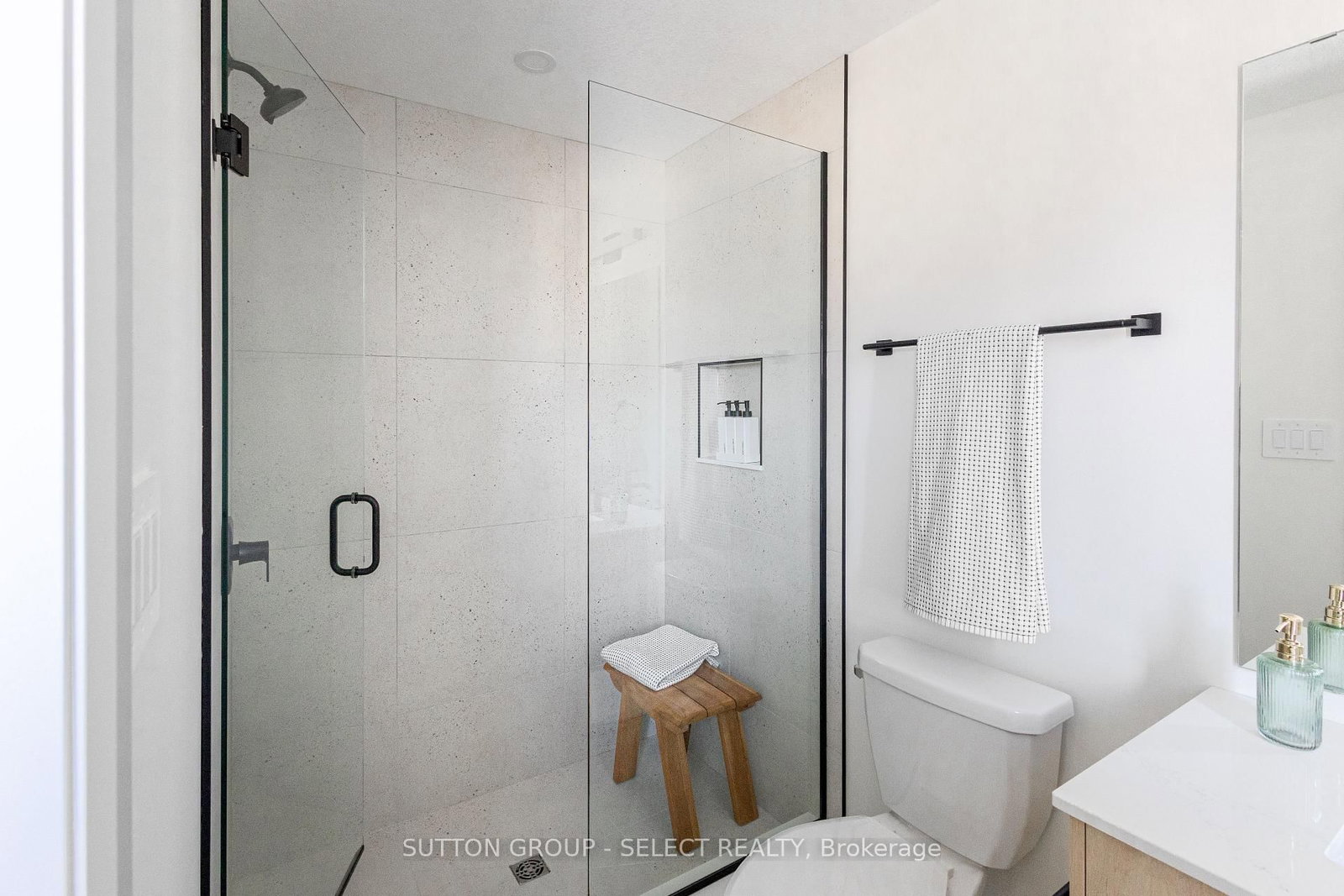 233 Upper Queen Street • #2 • Thames Centre, ON photo 22
