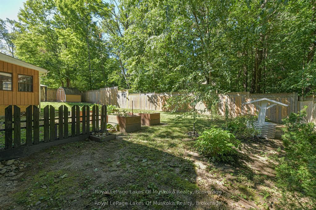 115 Douglas Street • Gravenhurst, ON photo 17
