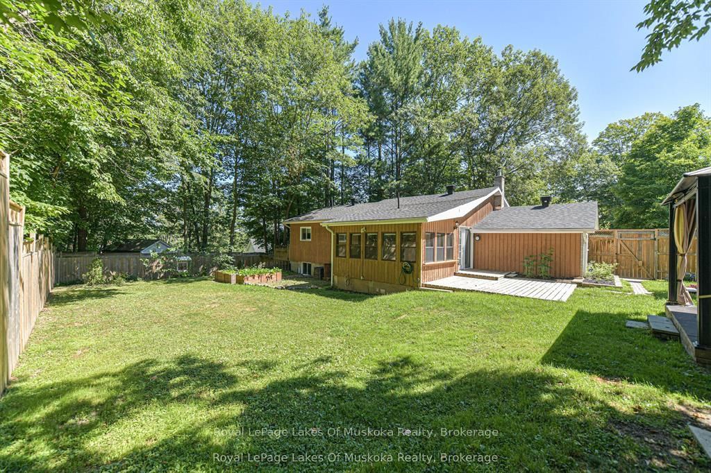 115 Douglas Street • Gravenhurst, ON photo 21