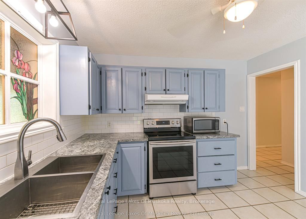 115 Douglas Street • Gravenhurst, ON photo 36