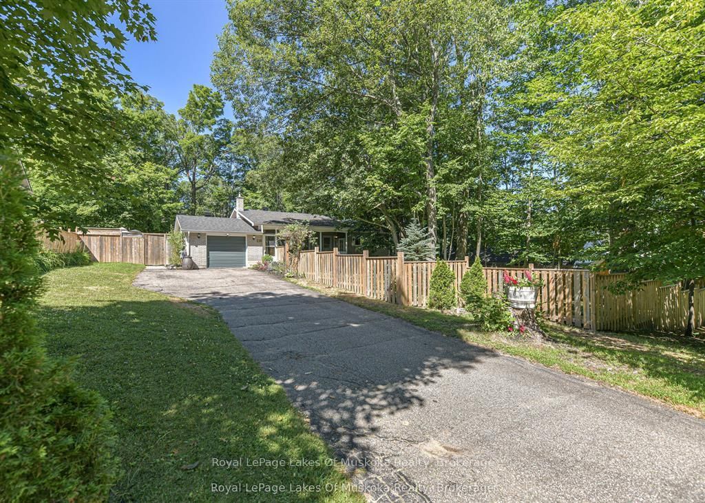 115 Douglas Street • Gravenhurst, ON photo 4