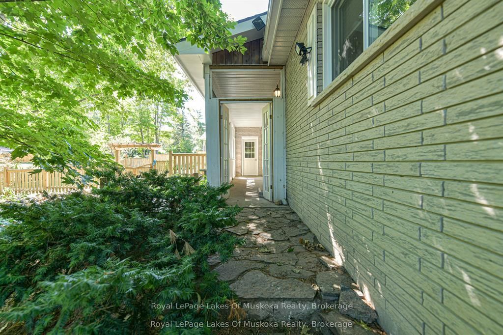 115 Douglas Street • Gravenhurst, ON photo 8
