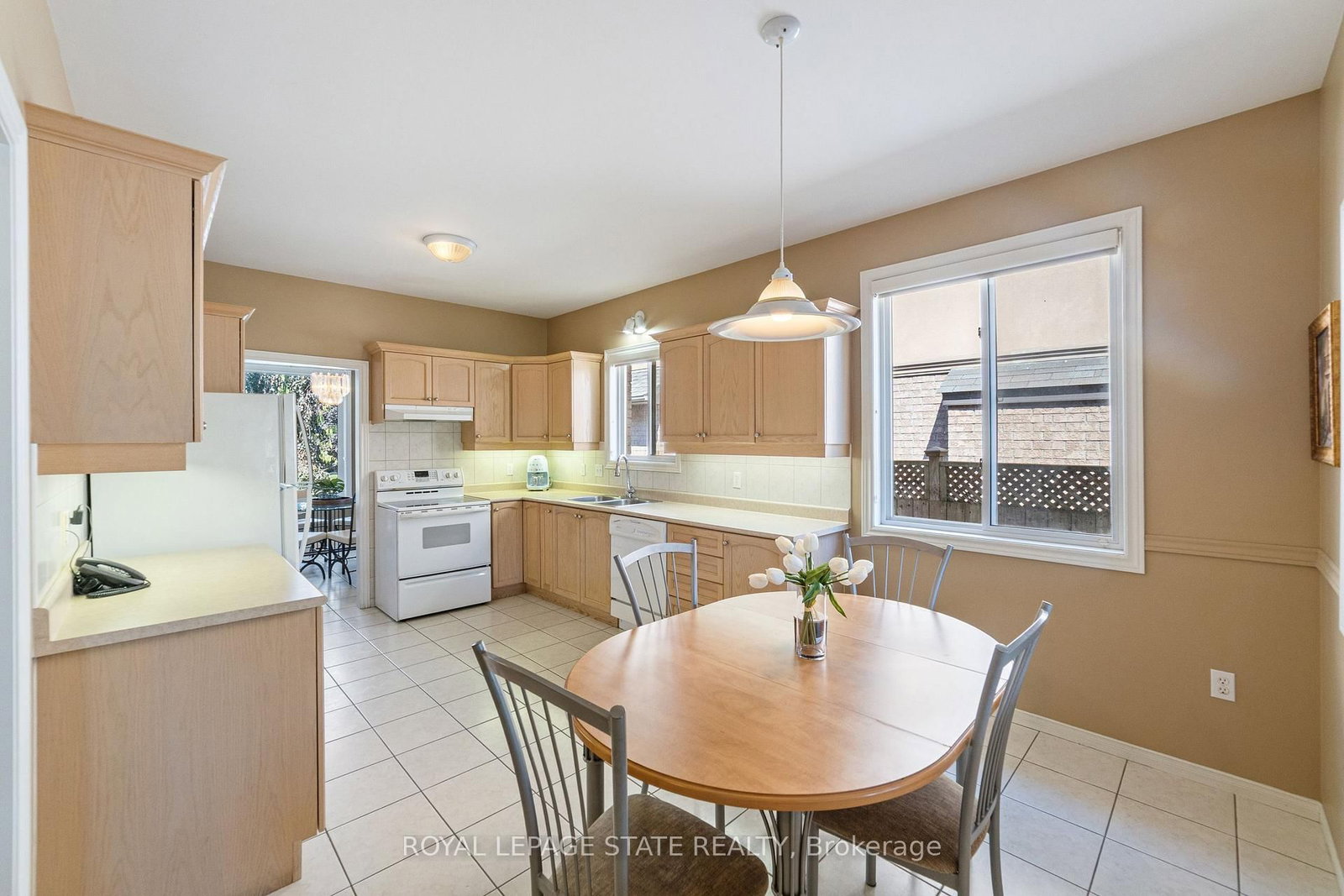 96 W Second Road • Hamilton, ON photo 8