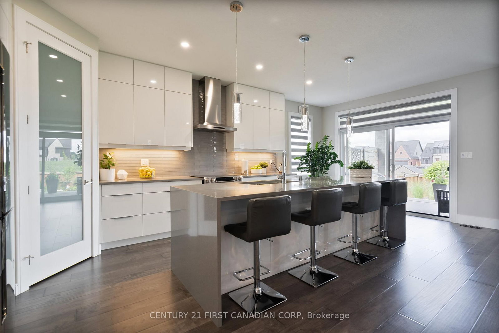 16 Foxborough Place • Thames Centre, ON photo 11