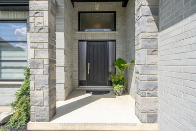 16 Foxborough Place • Thames Centre, ON photo 8
