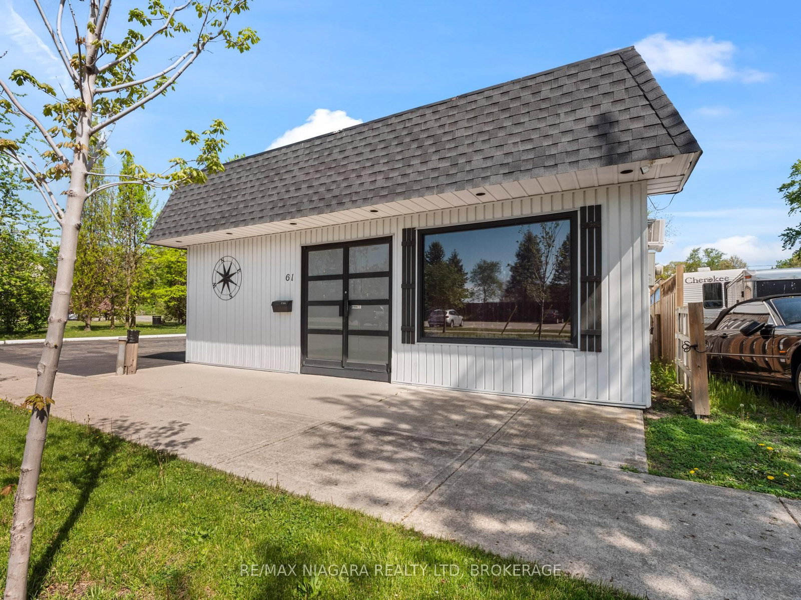 61 Queen Street • Fort Erie, ON photo 2