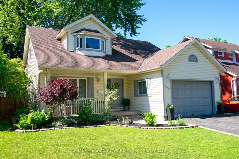 203 LEASIDE Drive
