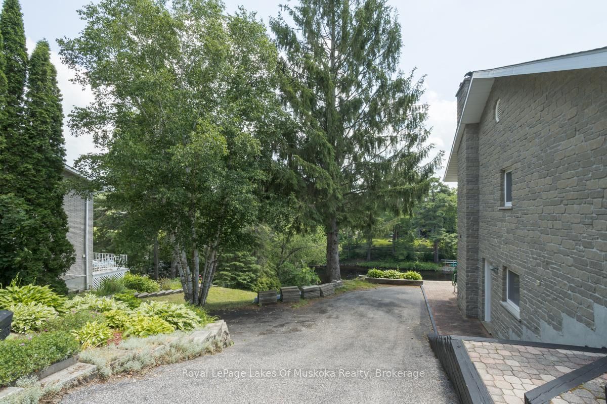 110 Dill Street • Bracebridge, ON photo 42