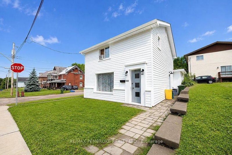 home for sale on 400 Murray Street