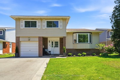 7 Fairington Crescent — photo 4