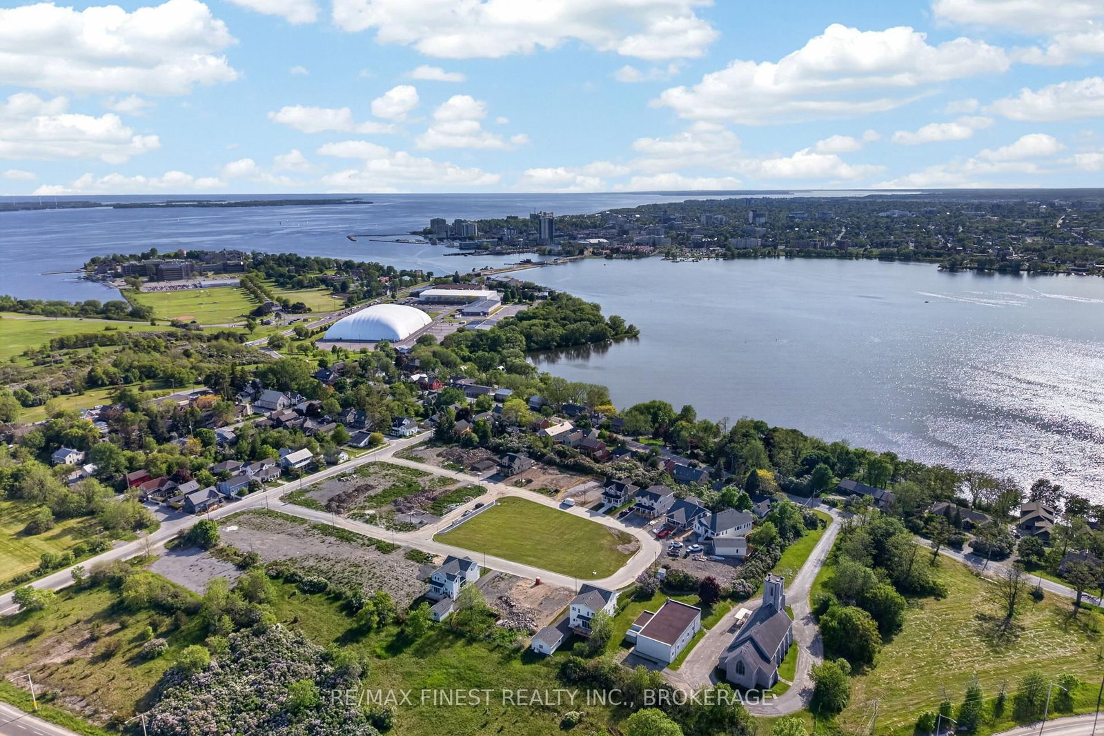 230 OLD KILN Crescent • Kingston, ON photo 4