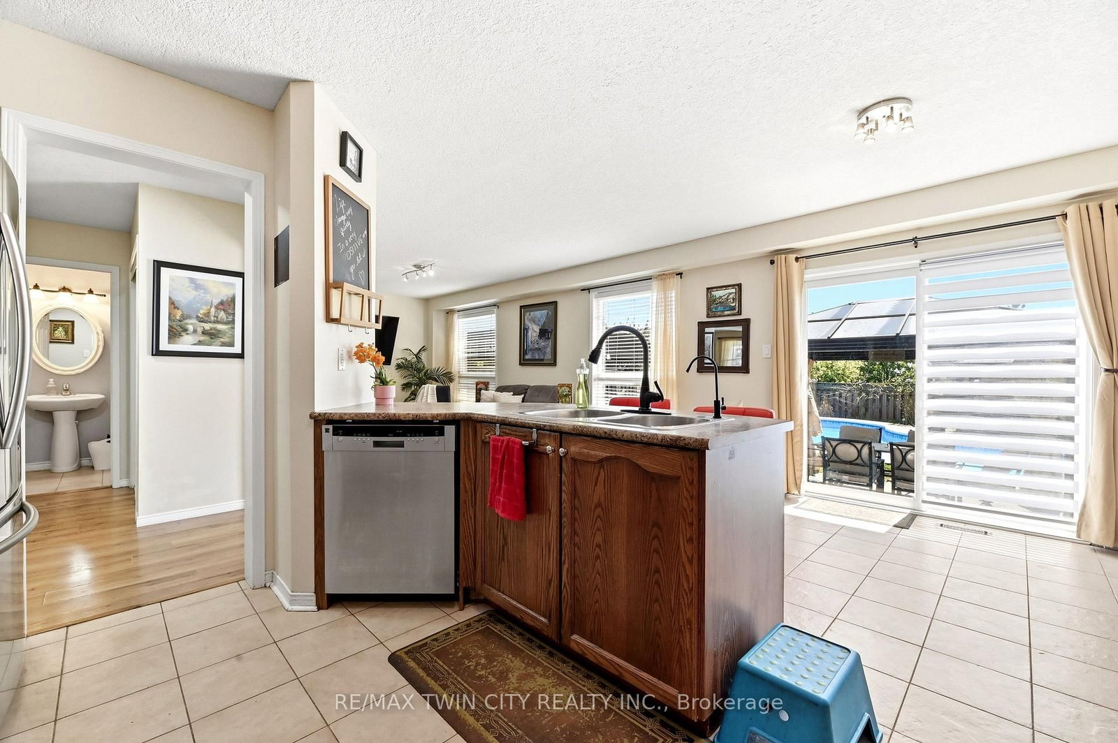 6 Jones Lane • Brantford, ON photo 12