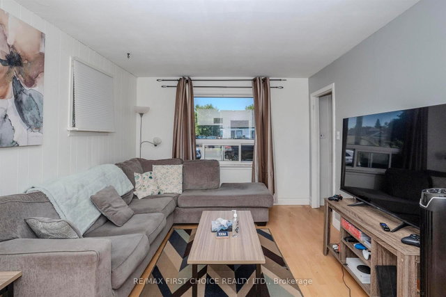 262 Brock Street E