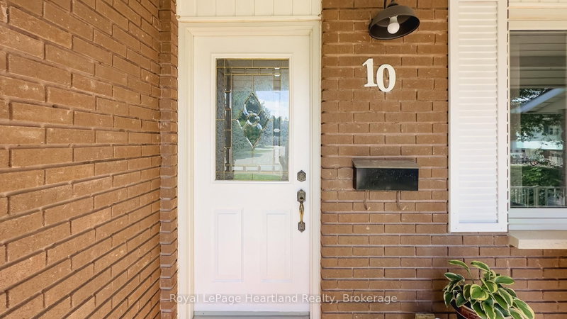 10 Bissett Court