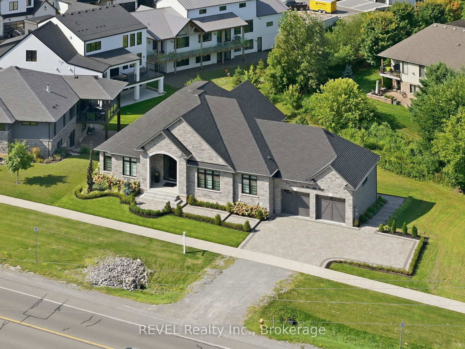 18 Four Mile Creek Road • Niagara-on-the-Lake, ON photo 2