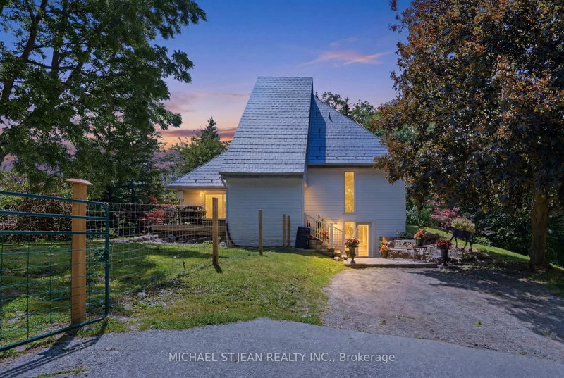 home for sale on 1314 Safari Road