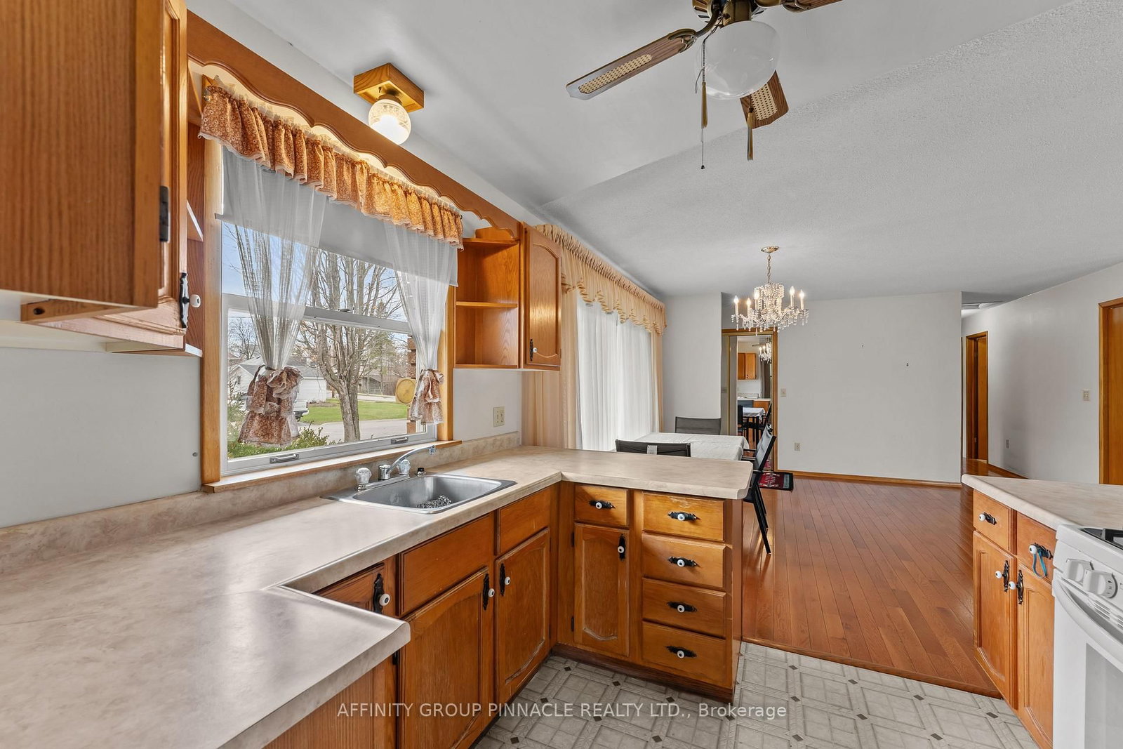 28 Water Street • Kawartha Lakes, ON photo 6