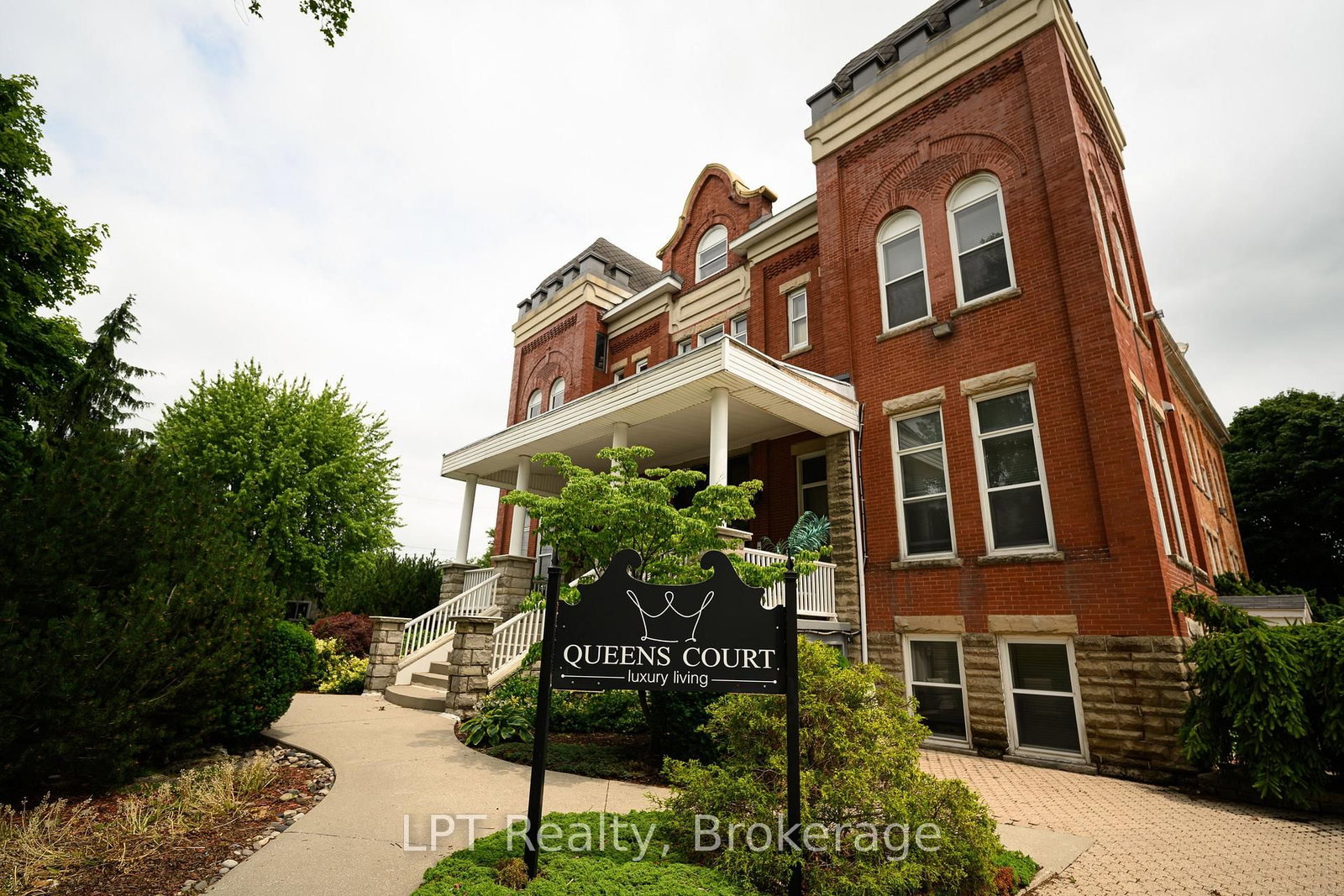 302 - 317 Queen Street, Chatham-Kent