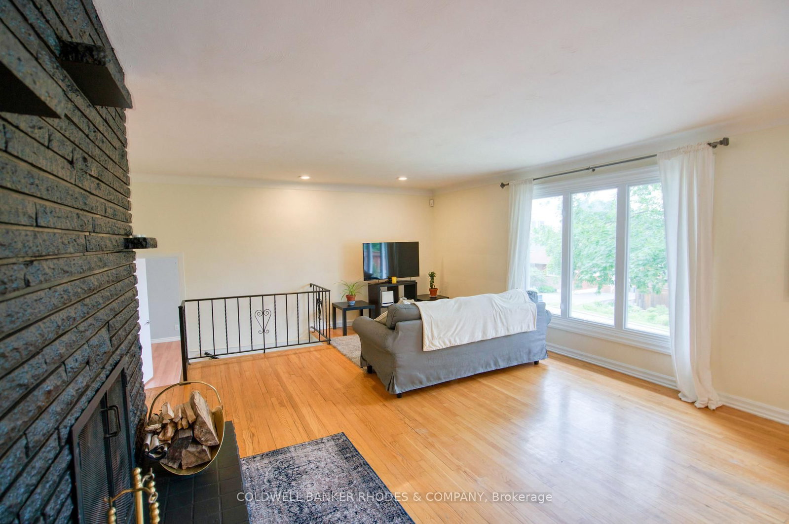 Detached House sold at 1430 Edgecliffe Avenue, Ottawa, Ontario, K1Z 8G1 - Carlington - MLS: X13513402