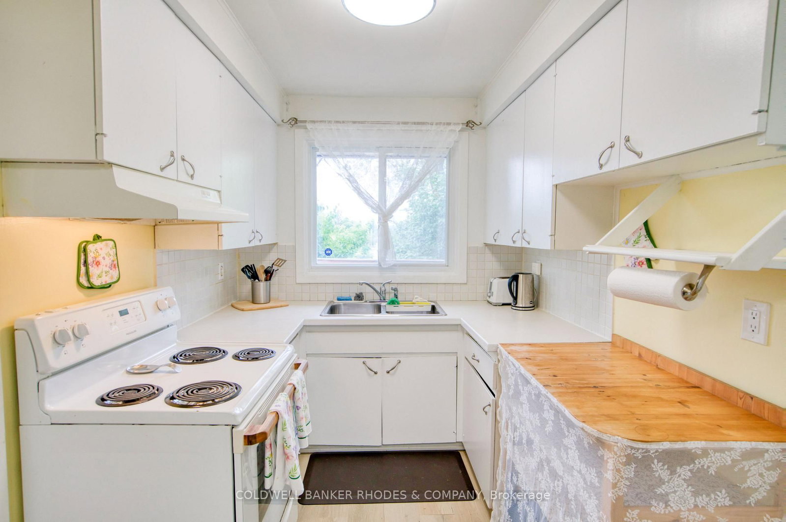 Detached House sold at 1430 Edgecliffe Avenue, Ottawa, Ontario, K1Z 8G1 - Carlington - MLS: X13513402
