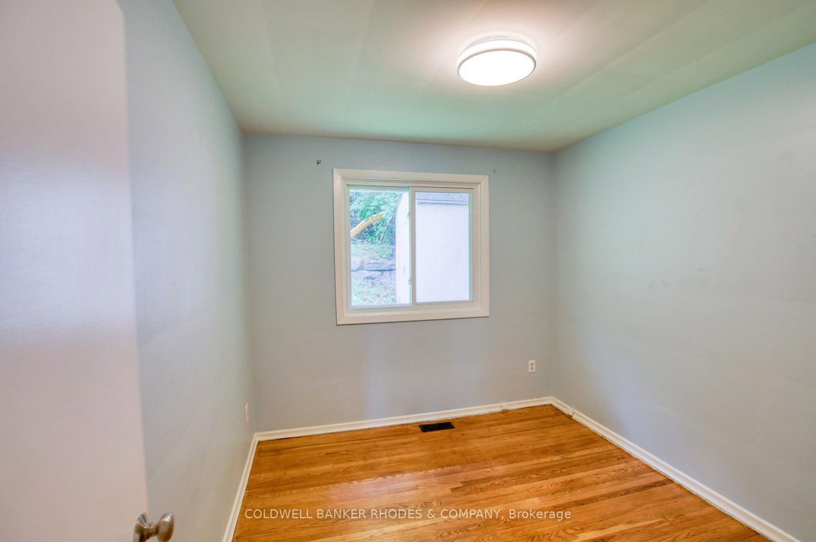 Detached House sold at 1430 Edgecliffe Avenue, Ottawa, Ontario, K1Z 8G1 - Carlington - MLS: X13513402