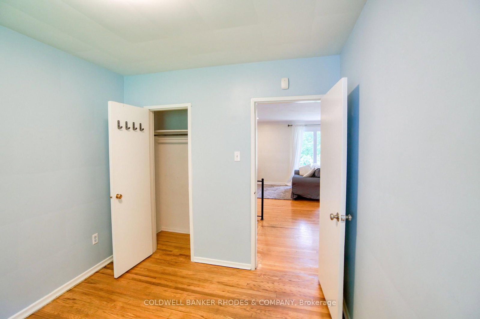 Detached House sold at 1430 Edgecliffe Avenue, Ottawa, Ontario, K1Z 8G1 - Carlington - MLS: X13513402
