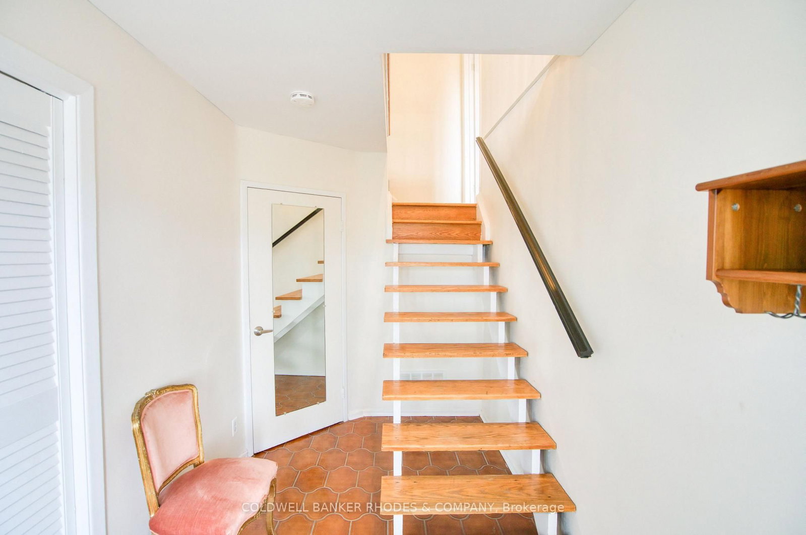 Detached House sold at 1430 Edgecliffe Avenue, Ottawa, Ontario, K1Z 8G1 - Carlington - MLS: X13513402