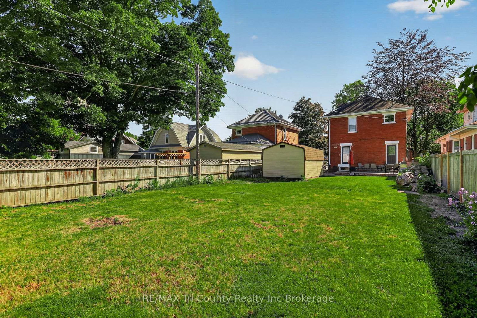 335 Broadway Street • Tillsonburg, ON photo 4