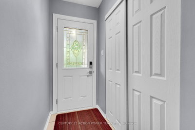 1299 Meadowlands Drive E — photo 4