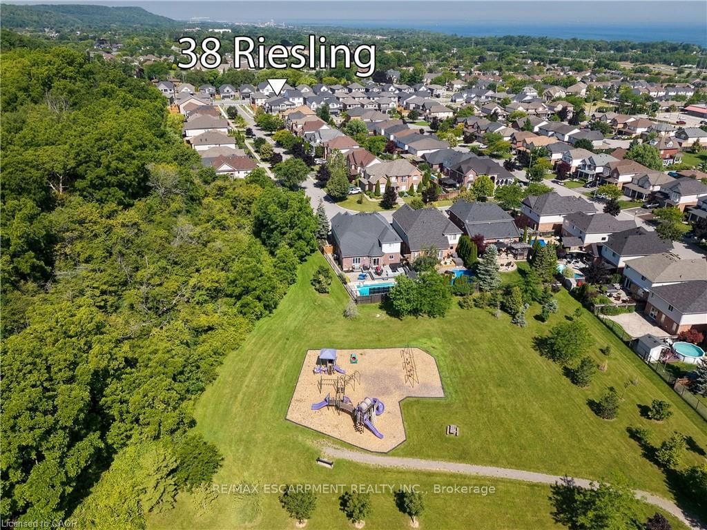 38 Riesling Street • Grimsby, ON photo 35