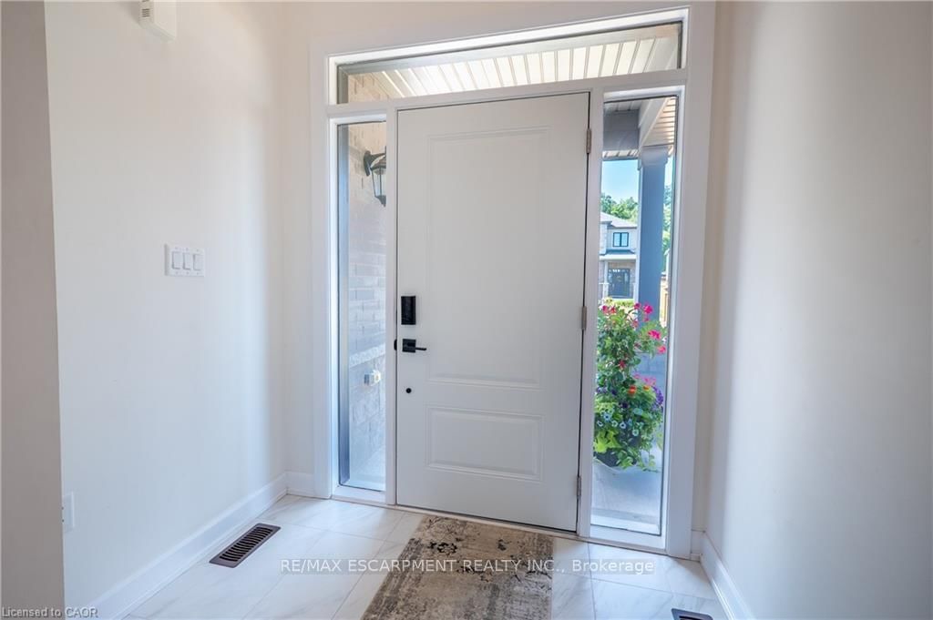 38 Riesling Street • Grimsby, ON photo 4