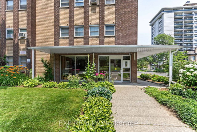 302 - 38 Charlton Avenue W